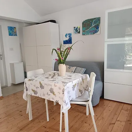 3743-4 Pers In Semesterbostad Ražanj