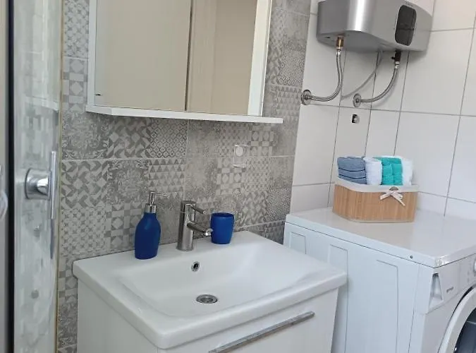 3743-4 Pers In Casa vacanze *