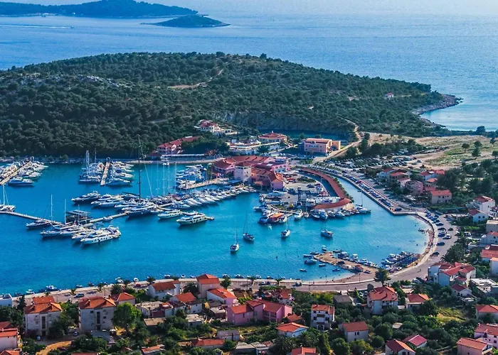 Casa vacanze 3743-4 Pers In Ražanj